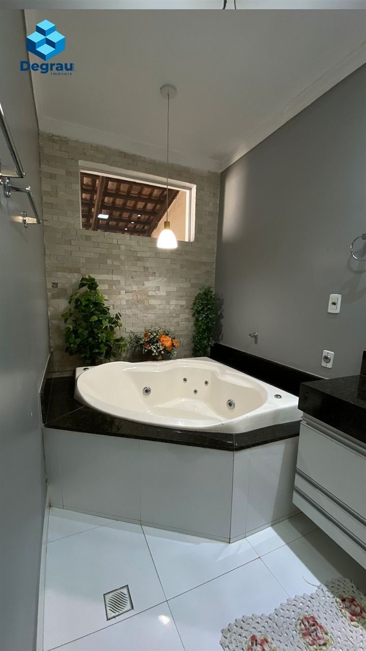 Casa no Conjunto Oásis – Jardim América
